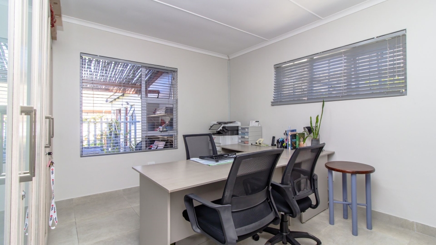 1 Bedroom Property for Sale in Sandbaai Western Cape